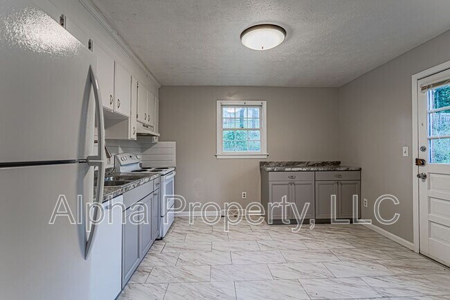 Foto del edificio - 225 Berea Forest Cir