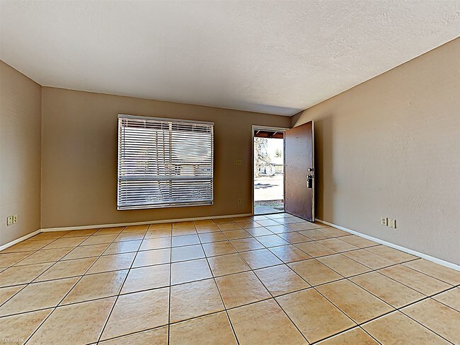 Building Photo - 2 br, 1 bath House - 8829 W Turney Ave