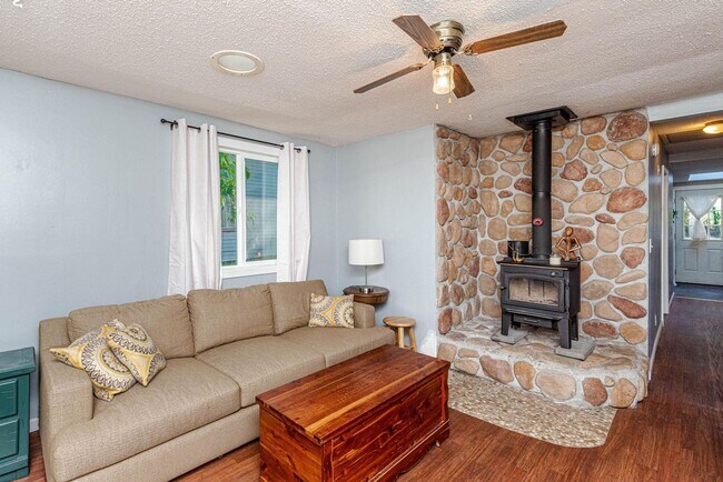 Foto del edificio - Darling 3 Bed 1 Bath Home