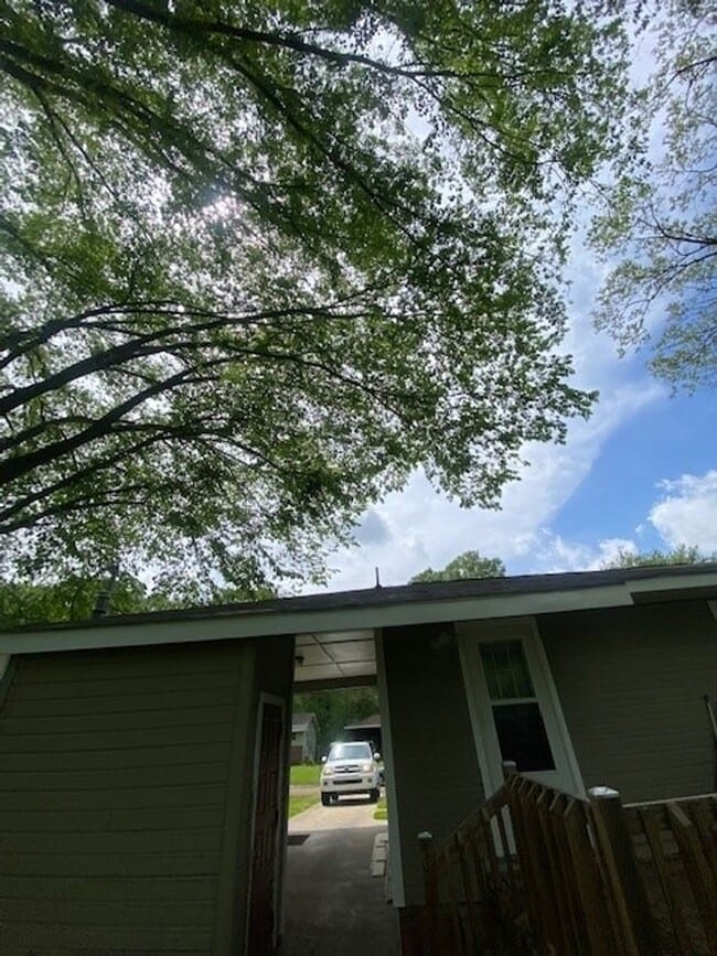 Building Photo - Cute 3 Bedroom Home In South Jackson