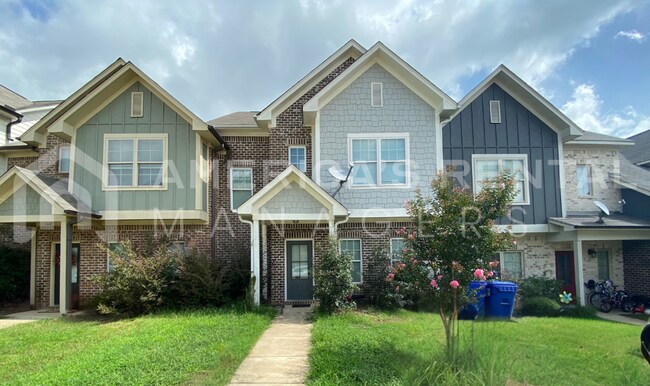 Building Photo - Townhome for Rent in Chelsea! Available to View Now!