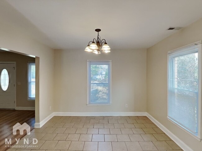 Building Photo - 2632 Shamrock Dr