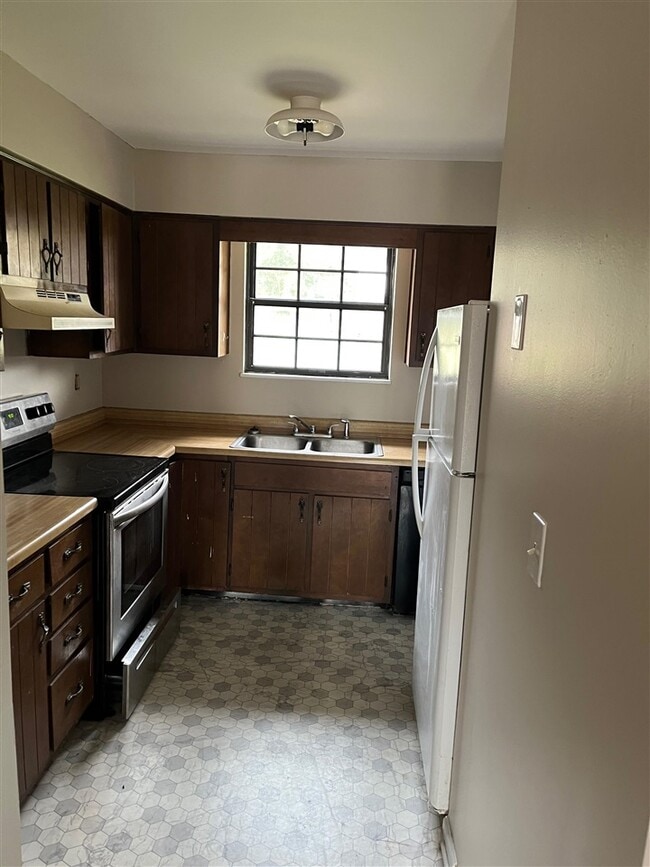 Foto del edificio - 1705 Cliff Ridge Ct