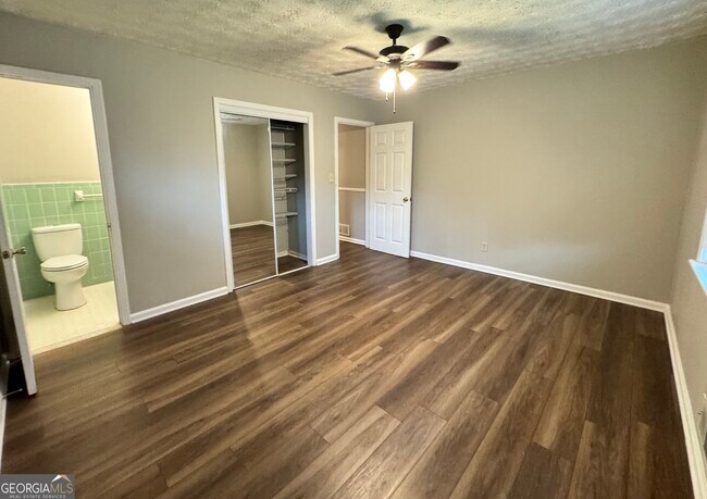 Foto del edificio - 452 Windsor Dr SW