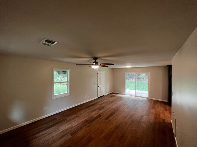 Foto del edificio - 3025 Barrett Ct