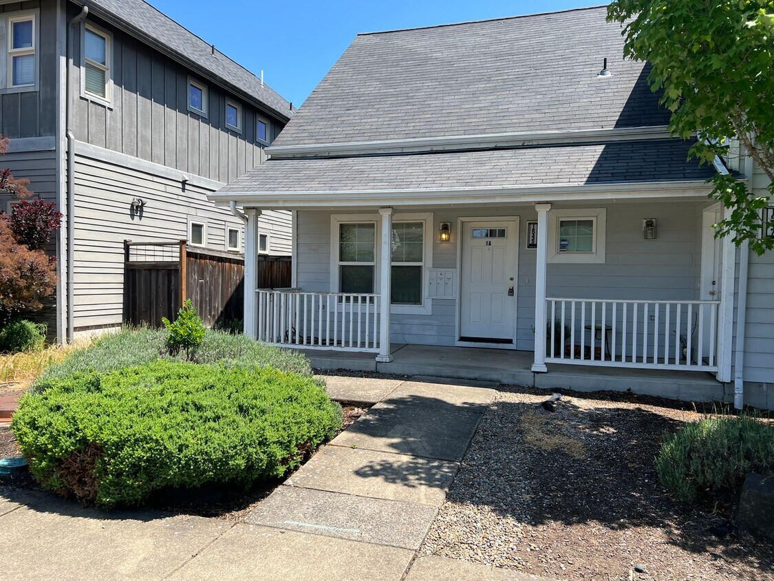 Primary Photo - 2 bedroom apartment in a great neighborhood!