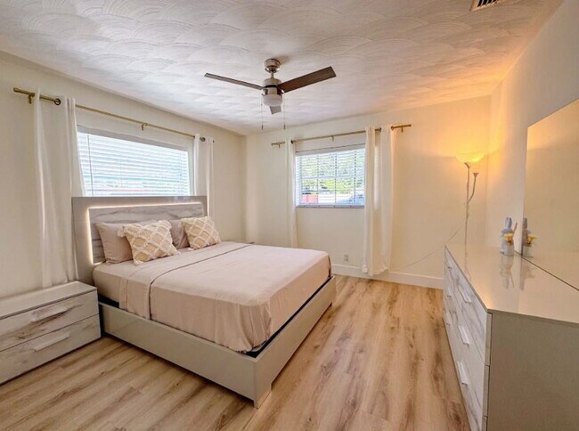 Foto del edificio - 3300 N 67th Ave