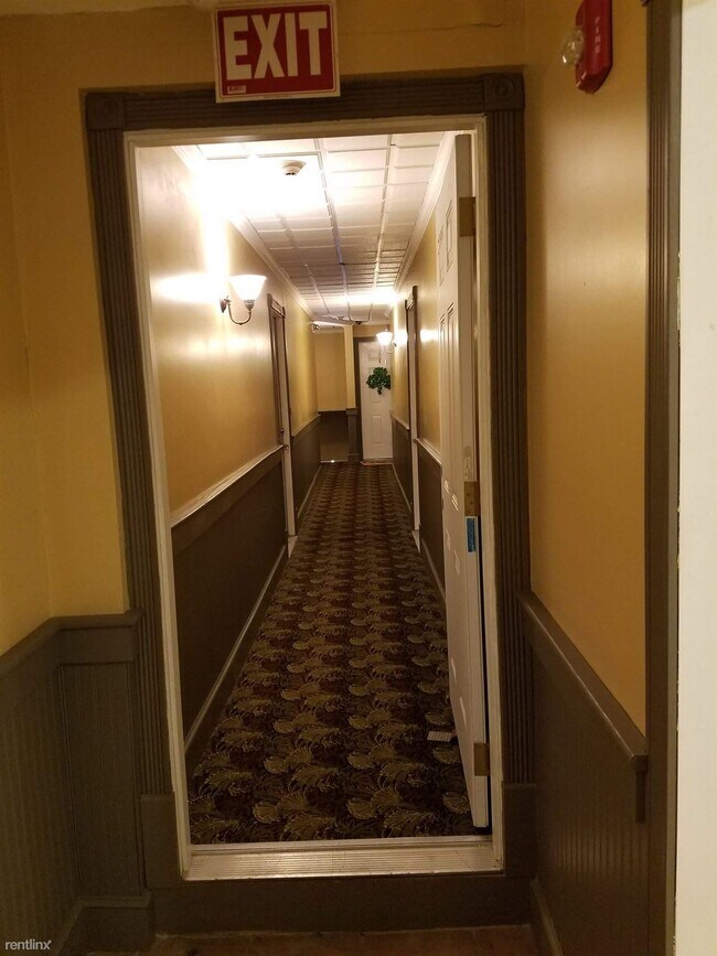 Building Photo - 1 br, 1 bath  - The Elb B