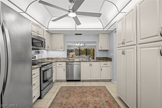 Building Photo - 500 Misty Pines Cir