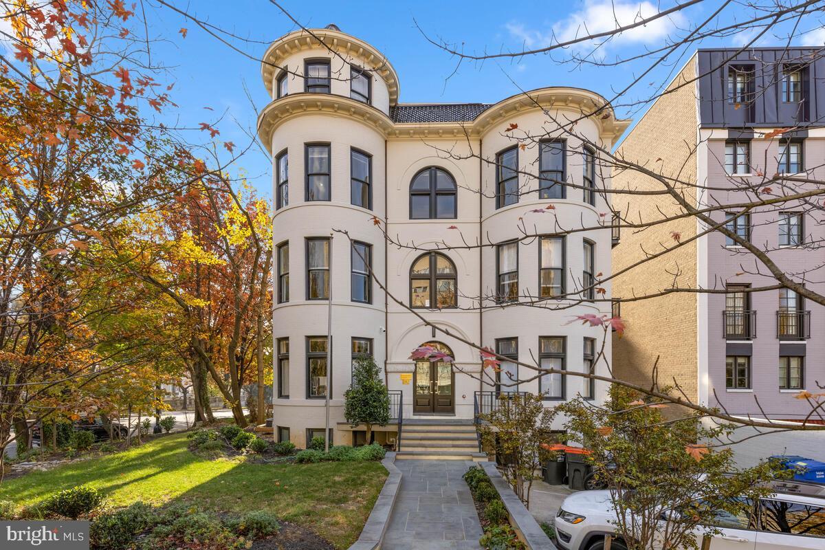 Foto principal - 2112 Wyoming Ave NW