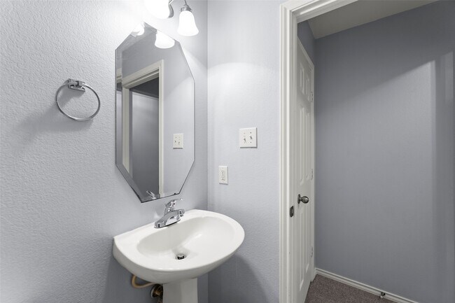 Building Photo - 11745 Logan Ridge Dr