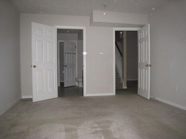 Foto del edificio - 4 Bed 2 Bath Home w/ Garage & Fenced in ba...