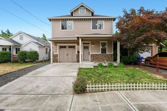 Building Photo - 6020 SE Raymond St