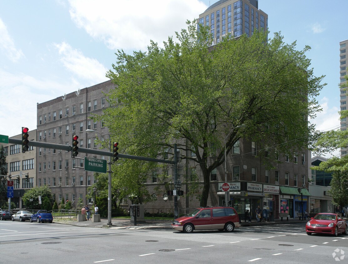 Primary Photo - 1 S Broadway