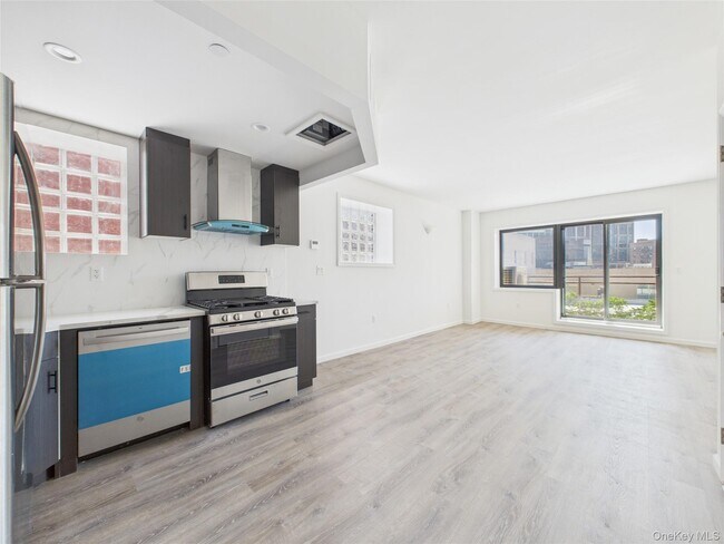 Foto del edificio - 97-30 64th Ave