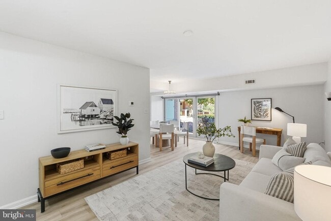 Building Photo - Welcome to this rarely available and beautifully updated ground-level condo offering the perfect ...