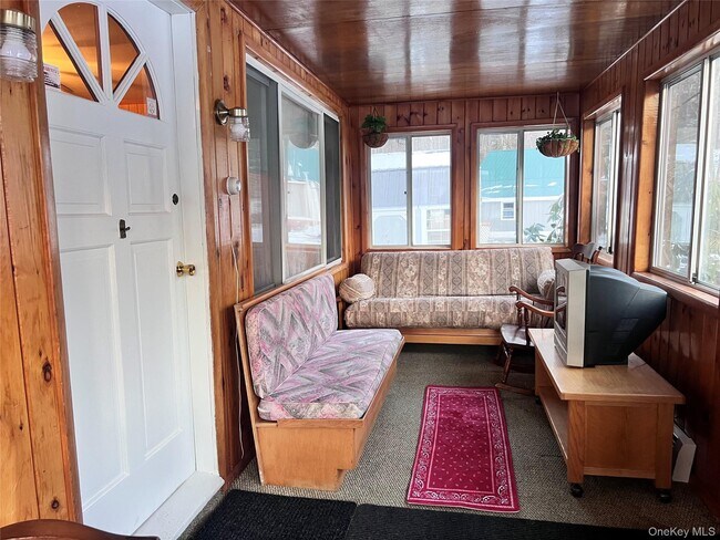 Building Photo - 13 Herlings Rd