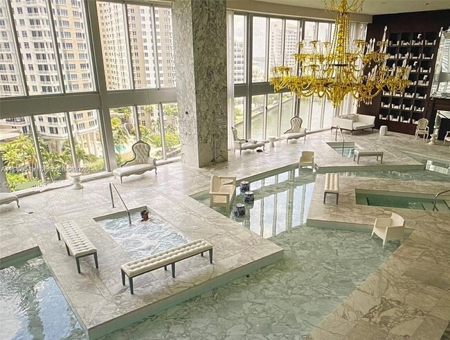 Foto del edificio - 475 Brickell Ave