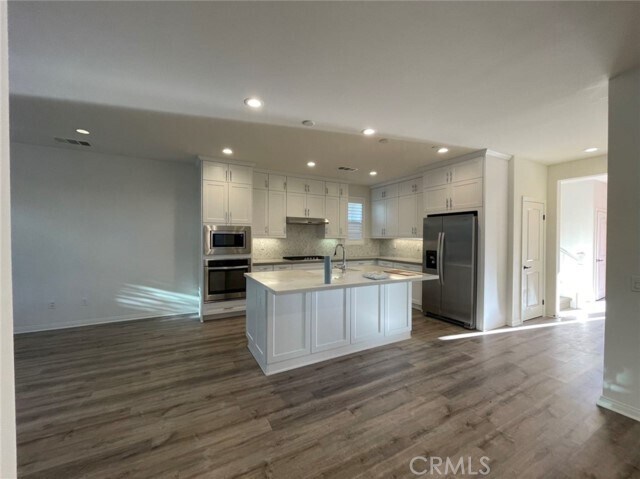 Building Photo - 68 Jarano St
