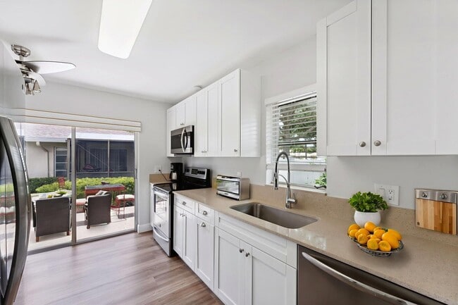 Foto del edificio - 8860 Rheims Rd