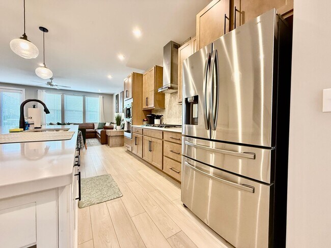 Foto del edificio - Central, luxury townhome in the heart of Liberty