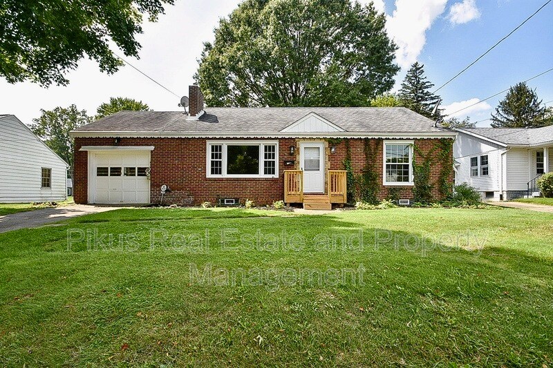 Foto principal - 216 S Hawkins Ave