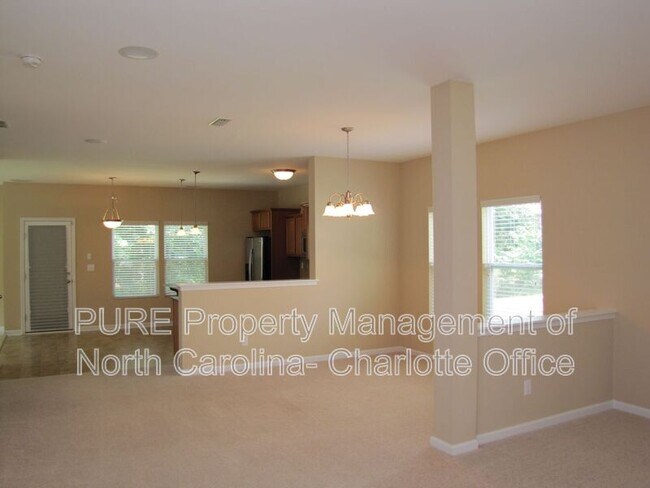 Building Photo - 1831 Yaupon Rd