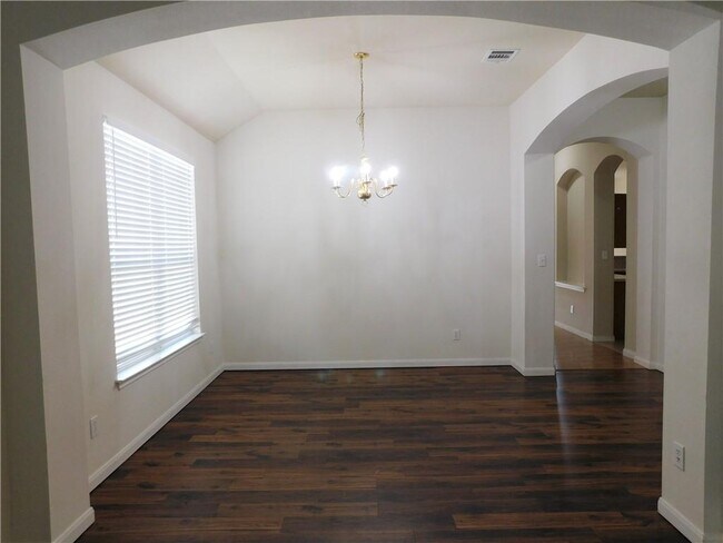 Building Photo - 207 Holmstrom St