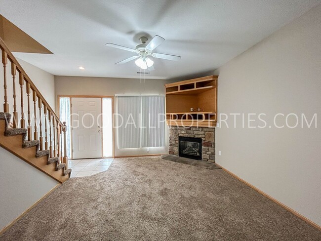 Foto del edificio - 2 Bedroom, 2.5 bath Townhome in Des Moines