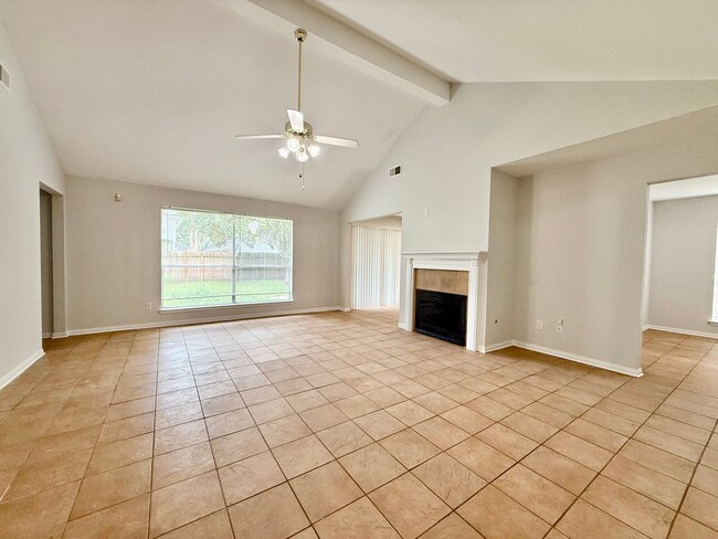Building Photo - Beautiful One Story Home