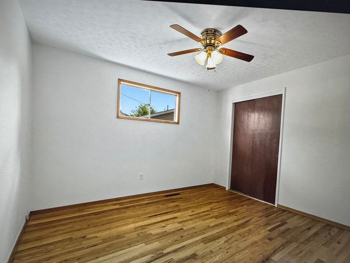 Foto principal - 1420 N Mesa Rd