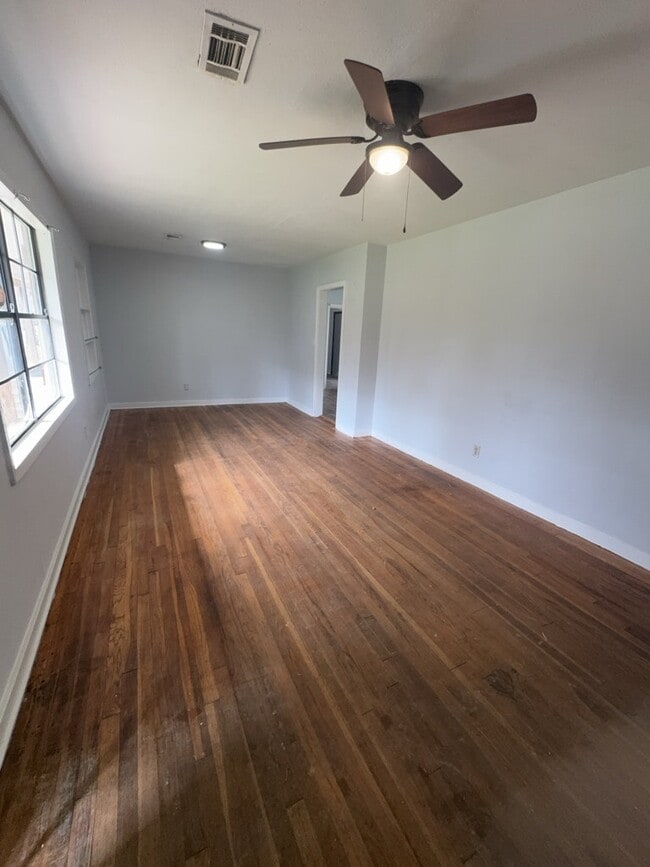 Building Photo - 320 Lawrence Rd