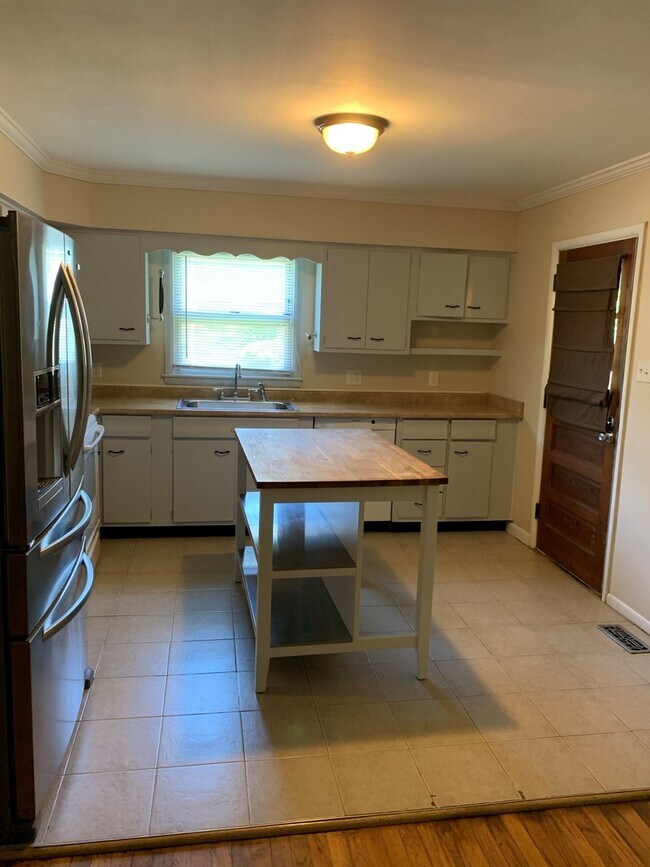 Foto del edificio - AVAILABLE MID-JUNE!