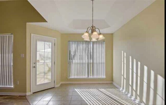 Foto del edificio - 608 S Cypress St