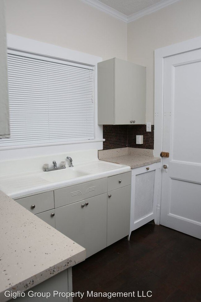 Building Photo - 1543 1545 1549 Sanderson