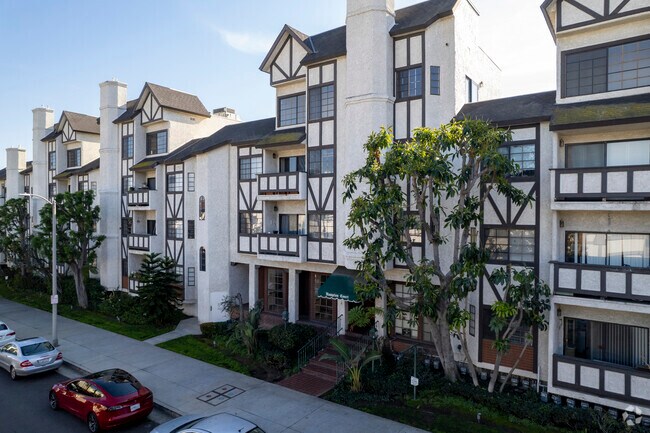 17914 Magnolia Blvd. - 17914 Magnolia Blvd