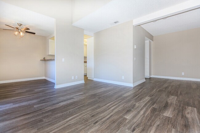Building Photo - Raintree Apartment Homes