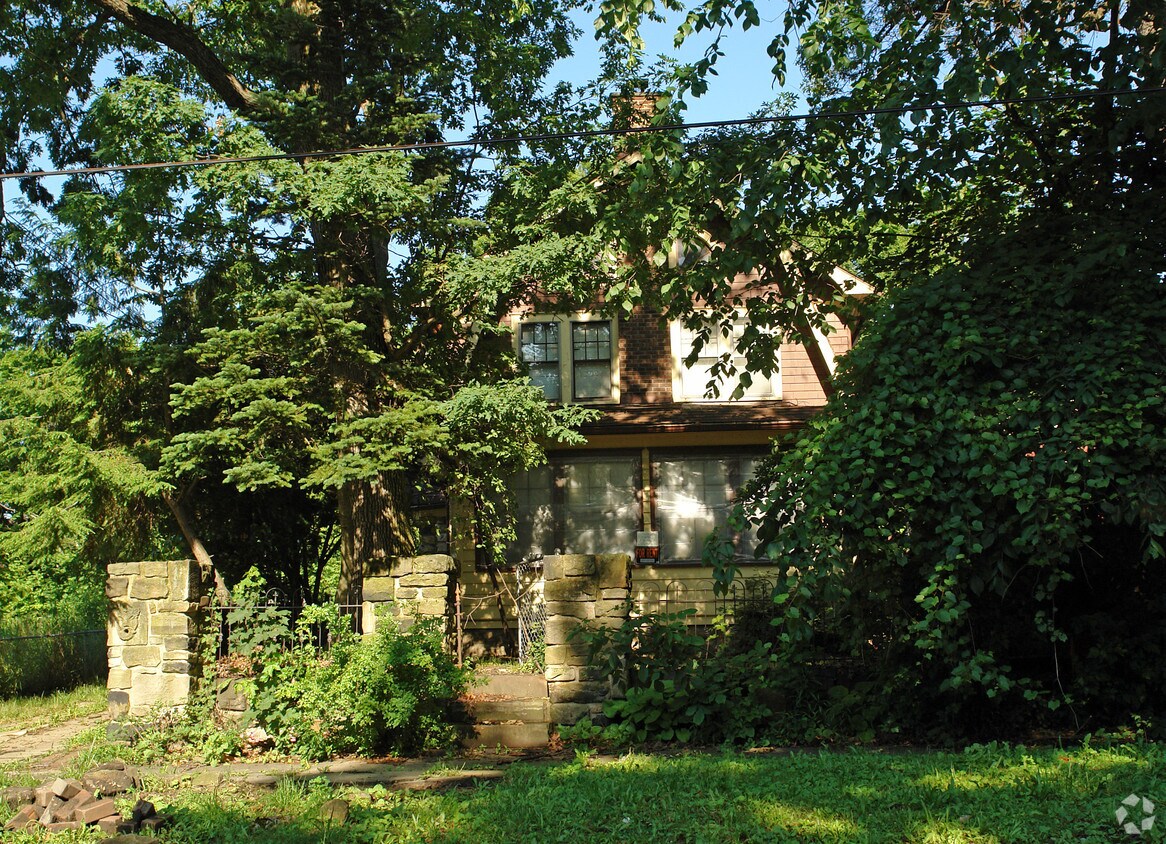 Primary Photo - 852 Ohio Ave