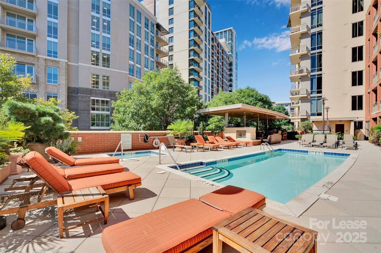 Foto principal - 701 Royal Ct