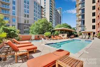 Building Photo - 701 Royal Ct