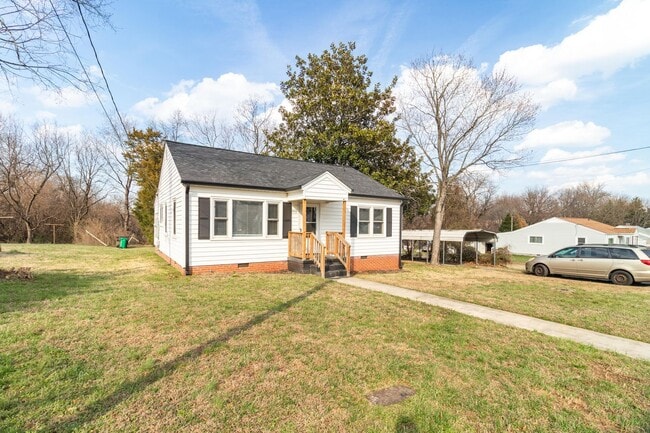 Building Photo - Lovely 3 bedroom, 1 bathroom home in High Point with LVP throughout!