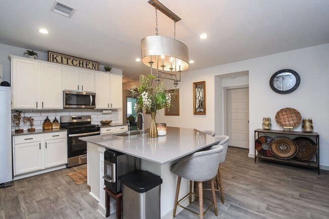 Foto del edificio - 7723 Golden Rubia Ln