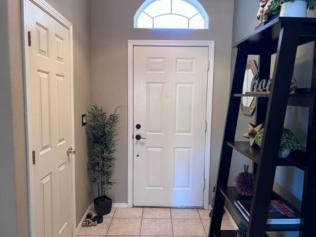 Foto del edificio - 3BR 2Ba Designer Furnished Home- Bullhead Parkway