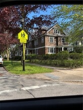 Building Photo - 7 Milburn St