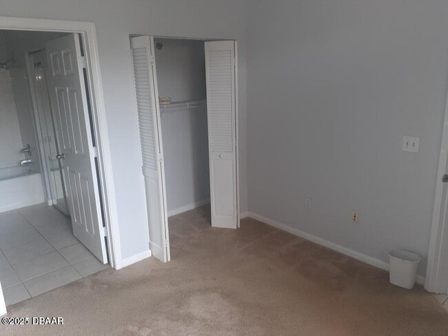 Building Photo - 8981 Lee Vista Blvd