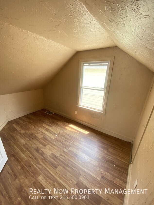 Foto del edificio - 3356 W 33rd St