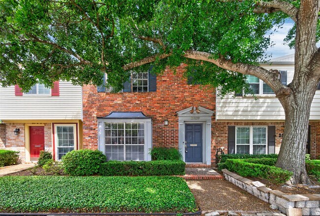 Foto del edificio - 2109 Lander Ln
