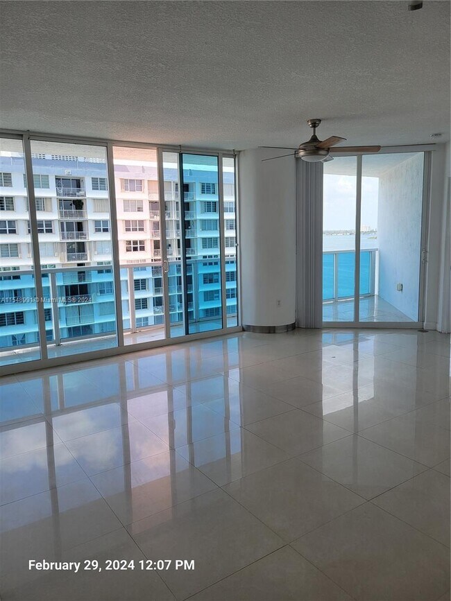 Foto del edificio - 1881 79th Street Causeway