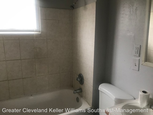 Building Photo - 10919 Sandusky Ave