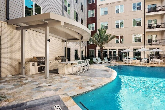 Resort-Style Pool w/ Grilling Stations - The Highbank